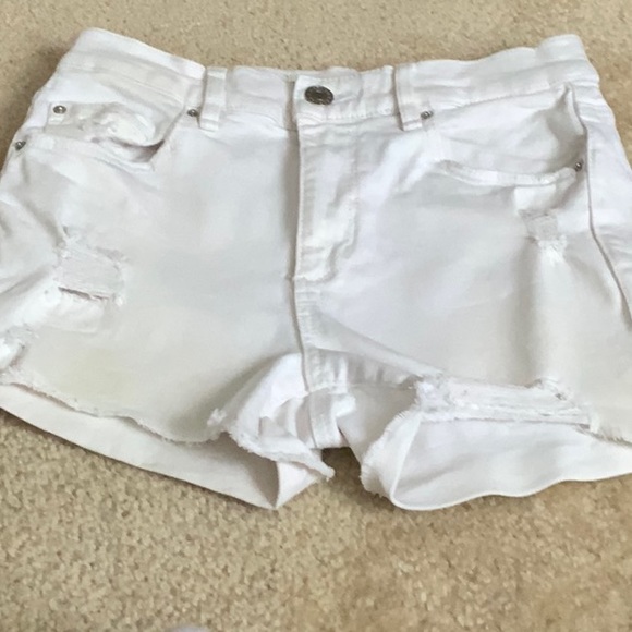Womens white denim shorts, size 5 from garage clothing… very cute - Picture 1 of 1